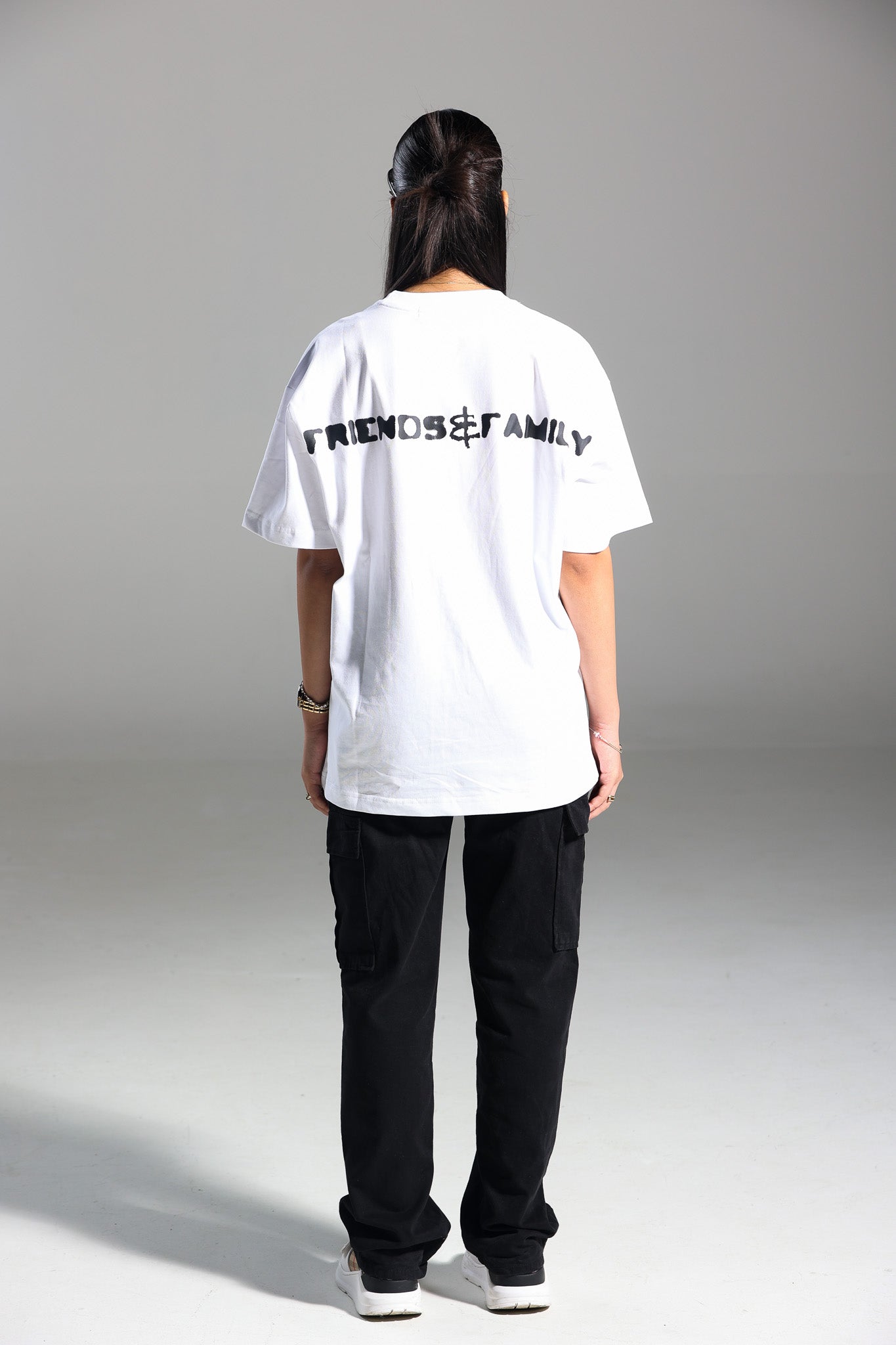 FRIENDS&FAMILY TEE